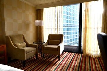 Obraz premium Hotel room with panoramic window and large bed