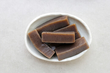 Konjac yam cake mixed with seaweed