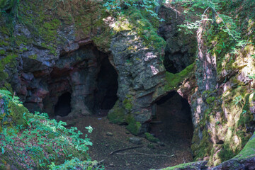 Obraz premium Three Bears Cave