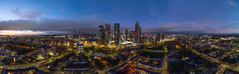 Fototapeta premium Mancheter cityscape at dusk with skyline features