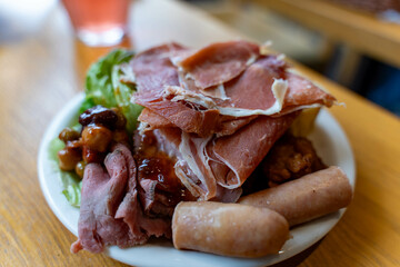 お肉の盛り合わせ（Assorted meats）