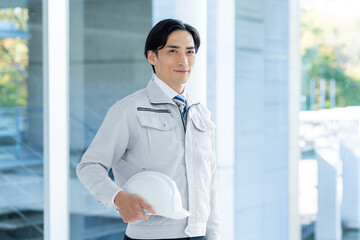 作業服を着たビジネスマン