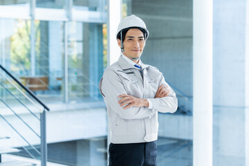 作業服を着たビジネスマン