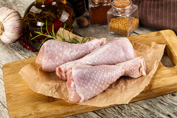 Raw chicken drumstick for roast