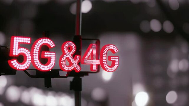 A red LED display shows "5G & 4G," indicating cellular network technology.