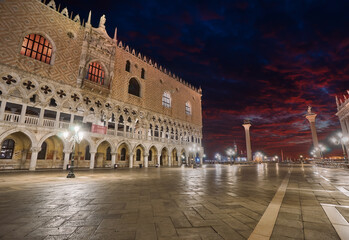 Obraz premium San Marco square in Venice, at the night time
