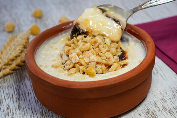 fırın sütlaç - baked rice pudding turkish milky dessert sutlac in casserole