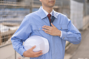 作業服　男性　手元