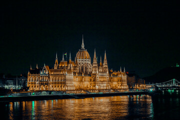 Obraz premium Historical buildings in Budapest near the Danube