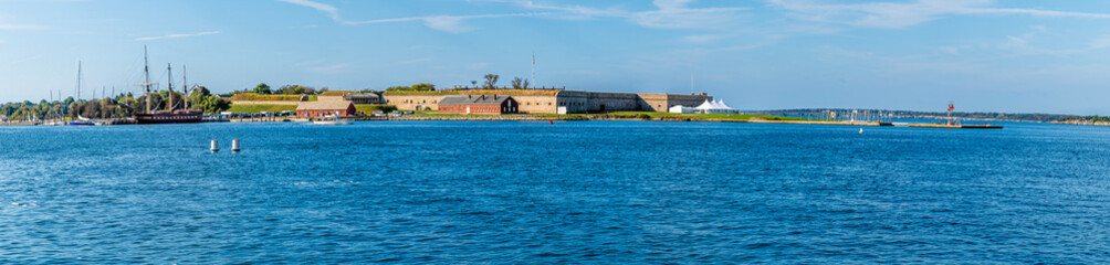 Fototapeta premium A panorama view across the entrance to Narragansett bay in Newport, USA in the fall