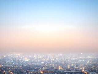 Obraz premium Cityscape at Dusk - Hazy Evening Background