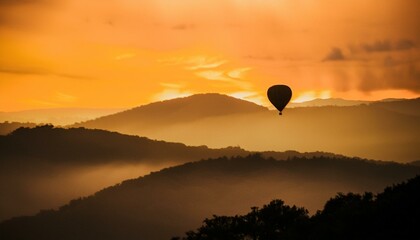空を飛んでいる気球