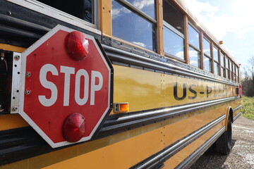 BUS JAUNE AMERICAIN