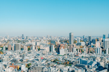 冬の東京の街並み
