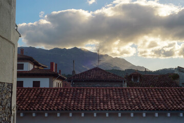 Sierra del Sueve desde Colunga en día con nubes © Darío Peña