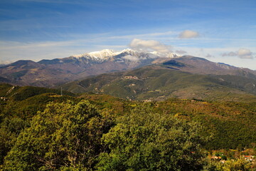 Vue du Canigou dans les Pyrenees Orientales