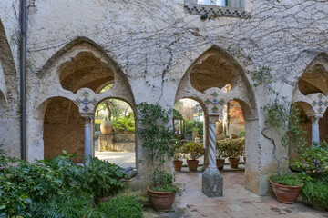 Obraz premium Old buildings in a public garden in Ravello, a town in the province of Salerno, Italy.