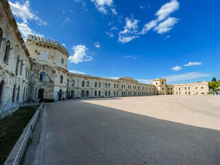 Fototapeta premium A large and impressive building stands majestically with a brilliant blue sky in the background, adding to its beauty and grandeur, setting the scene for a noteworthy view