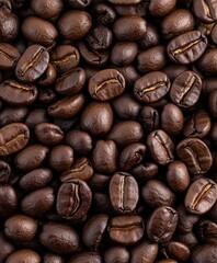 Obraz premium Freshly roasted coffee beans arranged in an appealing pattern for coffee lovers