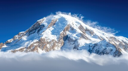 Obraz premium A snow covered mountain with a blue sky in the background