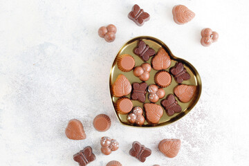 Handmade chocolate with pistachios, dark and milk chocolate pieces.