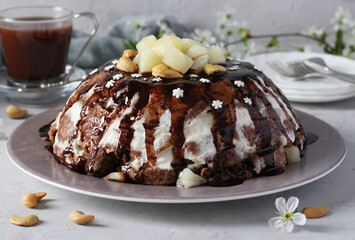 Pancho sponge cake with pineapples and sour cream