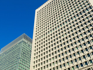 青空の下のビジネス街　東京の丸の内