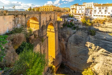 Handdoek met foto Ronda Puente Nuevo The Puente Nuevo, the old stone bridge spanning the El Tajo gorge in the mountaintop white village of Ronda, in the Malaga province of Southern Spain.   © Kirk Fisher