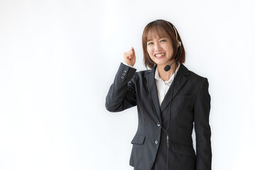 笑顔で優しそうなインカムをした女性