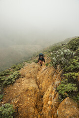 Obraz premium Woman Scrables up Del Norte Trail Over Montanon Ridge