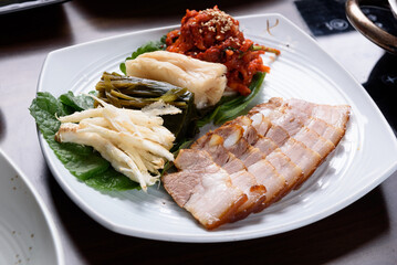 Boiled pork sliced ​​with various types of kimchi