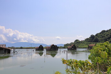Fototapeta premium 水没したペンション村