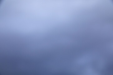 雲をぼかしたグレイの背景素材