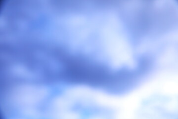 雲と空をぼかした背景素材