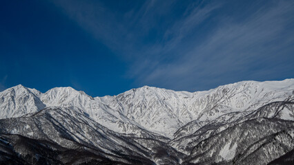 Fototapeta premium 晴天の空と雪の北アルプス 長野県白馬村
