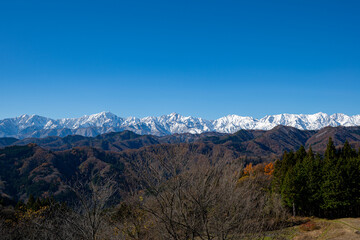 晴天の空と雪の北アルプス　長野県白馬村
