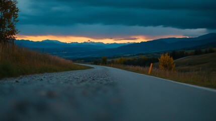 Obraz premium Serene Sunset Drive: A Mountain Road at Dusk