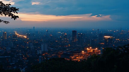 Obraz premium Twilight Cityscape: A Panoramic View of Bangkok's Skyline at Dusk