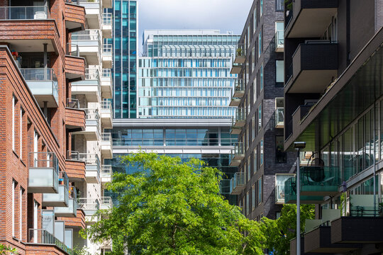 This image showcases a blend of modern buildings interspersed with greenery, highlighting urban living harmonized with nature in a bustling city environment in Amsterdam Zuid