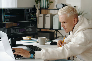 Obraz premium Young programmer working with security data on computer in office