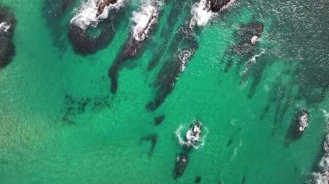 Faro de Cabo Sard&atilde;o en Ponta do Cavaleiro, Odemira,  parroquia  S&atilde;o Teot&oacute;nio, Alentejo de Portugal