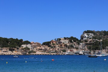 Fototapeta premium Blick auf die Küstenlandschaft von Port de Soller auf der Spanischen Mittelmeerinsel Mallorca