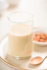 Almond milk is a healthy non-dairy alternative product, free from lactose, rich in protein and vitamins for a good lifestyle.