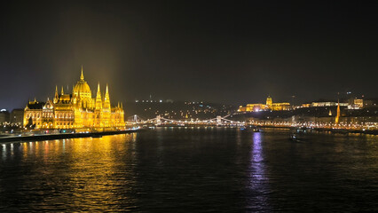 Obraz premium panoramic view of Budapest by the Danube river