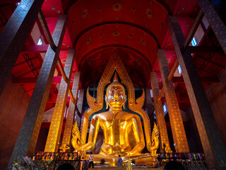 Obraz premium Phra Si Mueang Thong: Thailand's Largest Brass Buddha Image