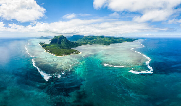 Aerial view of the underwater waterfall illusion, Mauritius island - Powered by Adobe