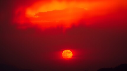 Obraz premium Hauntingly Los Angeles Skyline at Sunrise After Devastating Wildfire – Apocalyptic Glow Amidst Smoke, fire in los Angeles, city in fire