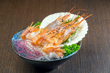 A bowl ofMu Dan shrimp on ice garnished with parsley and a seashell.