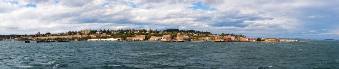 Fototapeta premium The Port Townsend Waterfront along Port Townsend Bay on a cloudy afternoon, WA, USA.