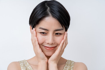 若い女性のスキンケアイメージ